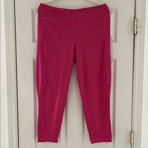 Vineyard Vines Performance “Whale-Tail” cropped legging